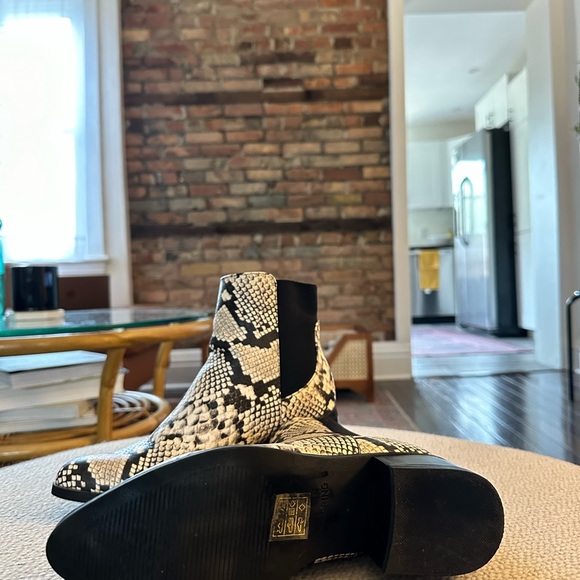 Snakeskin boots! - Picture 2 of 3